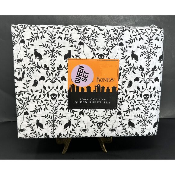 Skull & Bones Other - SKULL & BONES Cotton QUEEN SHEET SET Skulls Spiders Bats Cat Ghosts Moons NEW